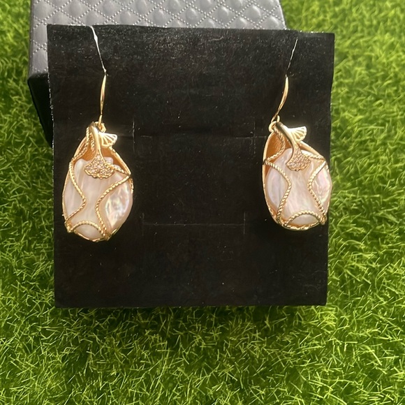 🆕 Genuine Coin Pearl Dangling Earrings - Picture 3 of 5